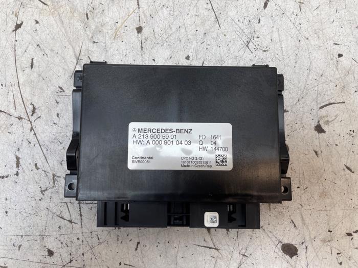 Used Automatic gearbox computer Mercedes E (W213) E-350e 2.0 Turbo 16V Price € 110,00 Margin scheme offered by Autodemontage van de Laar
