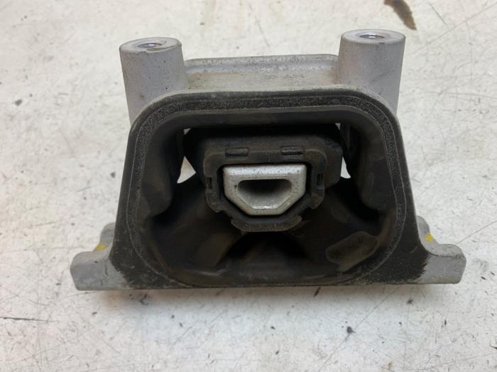 Used Engine mount Suzuki Vitara (LY/MY) 1.4 S Turbo 16V Price € 25,00 Margin scheme offered by Autodemontage van de Laar