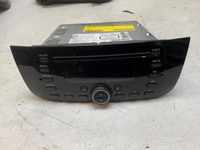 Używane Radio Fiat Punto Evo (199) 1.4 Cena € 50,00 Procedura marży oferowane przez Autodemontage van de Laar