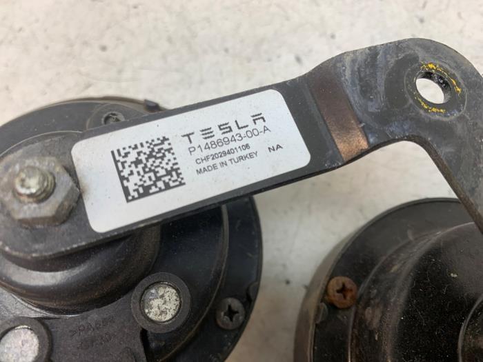 Używane Klakson Tesla Model 3 Long Range, Performance AWD Cena na żądanie oferowane przez Autodemontage van de Laar
