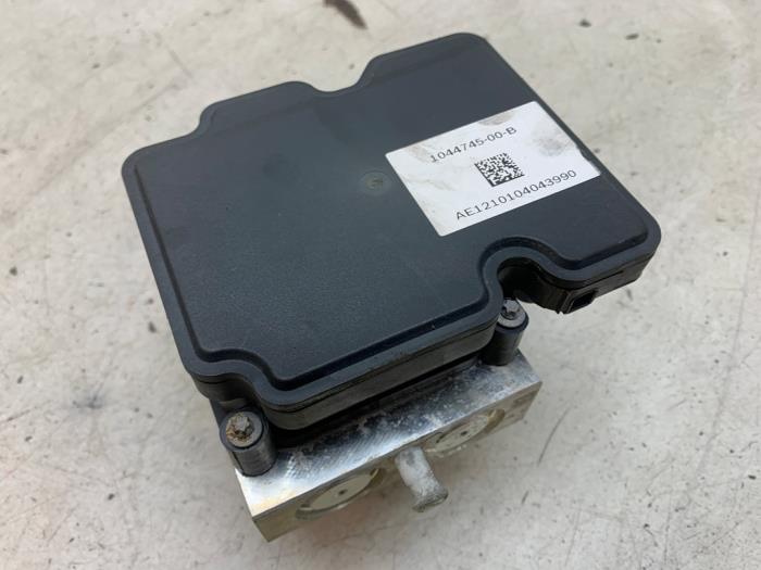 Usagé Bloc ABS Tesla Model 3 Long Range, Performance AWD Prix € 90,00 Règlement à la marge proposé par Autodemontage van de Laar