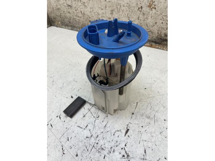 Begagnade Bensinpump Skoda Fabia III Combi (NJ5) 1.0 TSI 12V Pris € 75,00 Marginaltabell erbjuds av Autodemontage van de Laar
