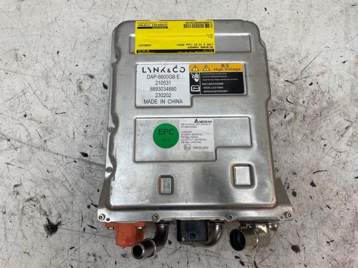 Używane Ladowarka pokladowa Lynk &amp; Co 01 1.5 PHEV Cena na żądanie oferowane przez Autodemontage van de Laar