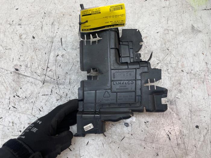 Begagnade Luftfilterhus Lynk &amp; Co 01 1.5 PHEV Pris € 25,00 Marginaltabell erbjuds av Autodemontage van de Laar