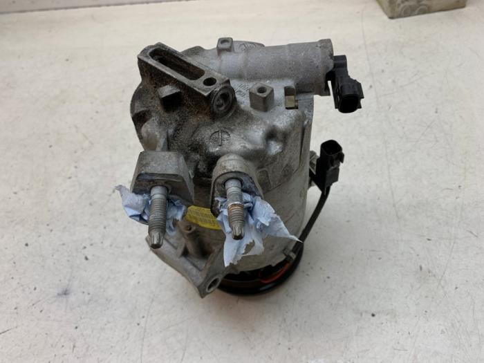 Usagé Pompe clim Ford Focus 3 1.0 Ti-VCT EcoBoost 12V 100 Prix € 100,00 Règlement à la marge proposé par Autodemontage van de Laar
