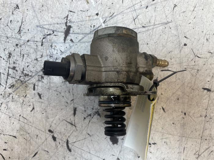 Begagnade Högtryckspump Volkswagen Polo V (6R) 1.2 TSI Pris på förfrågan erbjuds av Autodemontage van de Laar