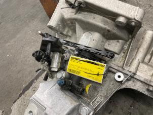 Getriebe van een Volkswagen Polo VI (AW1) 1.0 MPI 12V 2024