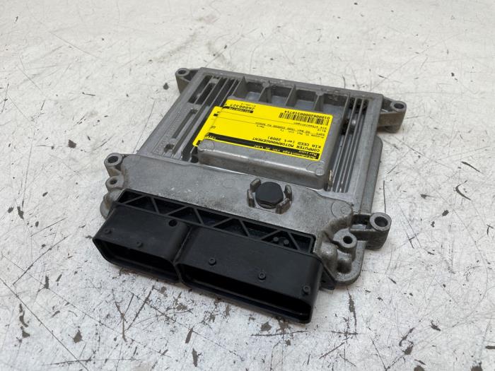 Used Engine management computer Kia Cee'd Sporty Wagon (EDF) 1.6 CVVT 16V Price on request offered by Autodemontage van de Laar