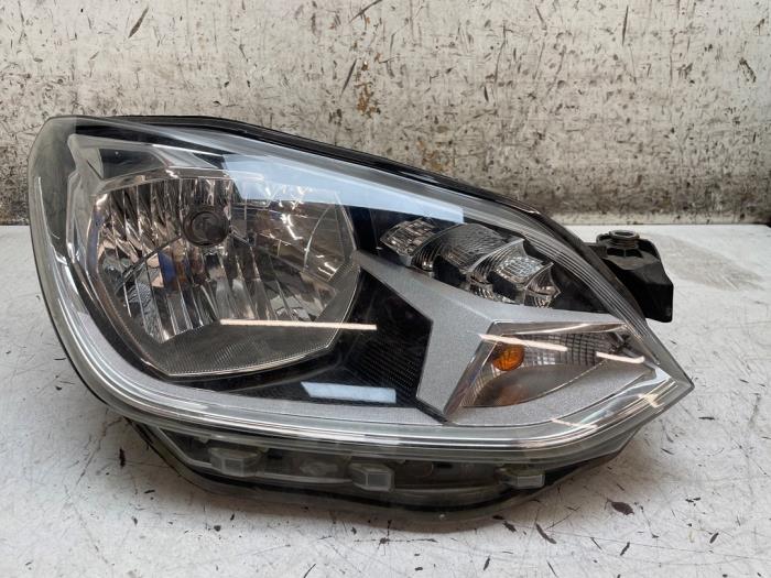 Używane Reflektor prawy Volkswagen Up! (121) e-Up! Cena € 225,00 Procedura marży oferowane przez Autodemontage van de Laar