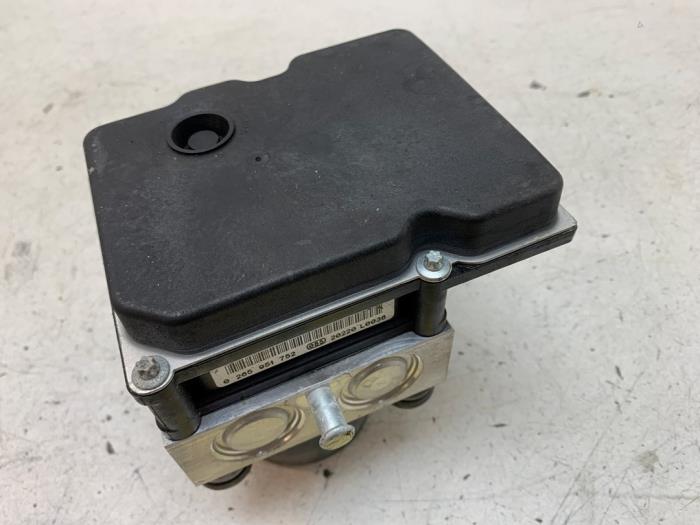 Usagé Pompe ABS Opel Corsa D 1.2 16V LPG Prix € 250,00 Règlement à la marge proposé par Autodemontage van de Laar