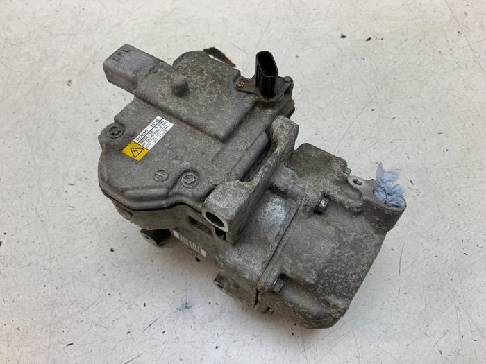 Usagé Pompe clim Toyota Auris Touring Sports (E18) 1.8 16V Hybrid Prix sur demande proposé par Autodemontage van de Laar
