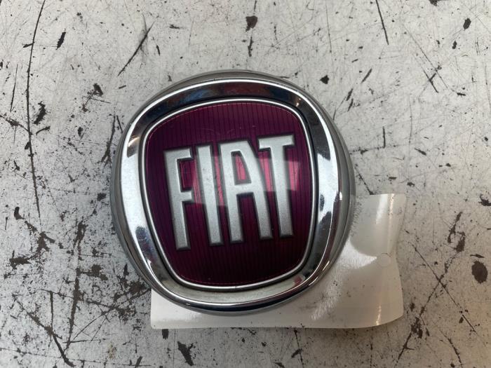 Używane Emblemat Fiat 500 (312) 1.2 Cena na żądanie oferowane przez Autodemontage van de Laar