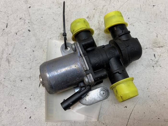Begagnade Extra vattenpump Audi A3 Sportback (8YA) 1.4 40 TFSIe 16V Pris € 25,00 Marginaltabell erbjuds av Autodemontage van de Laar