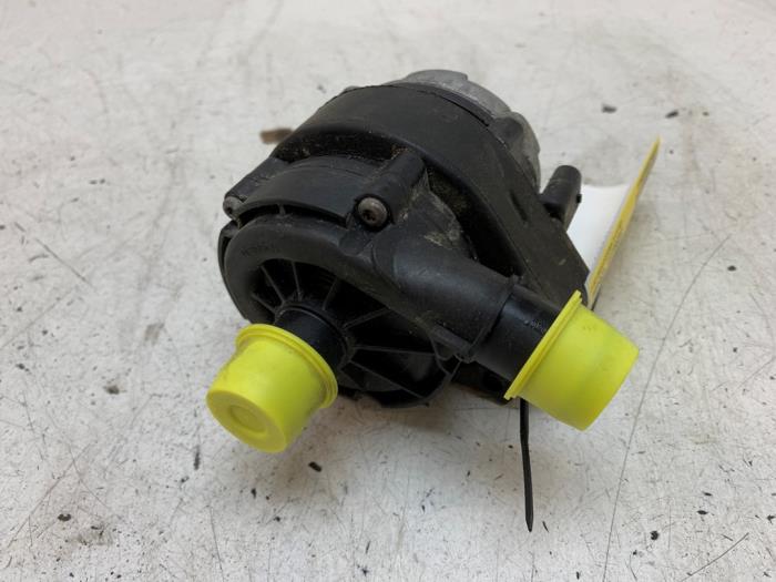 Begagnade Extra vattenpump Audi A3 Sportback (8YA) 1.4 40 TFSIe 16V Pris på förfrågan erbjuds av Autodemontage van de Laar