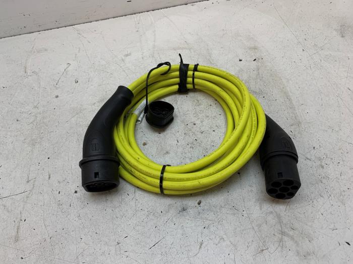 Używane Kabel ladowania hybryda Audi A3 Sportback (8YA) 1.4 40 TFSIe 16V Cena € 150,00 Procedura marży oferowane przez Autodemontage van de Laar