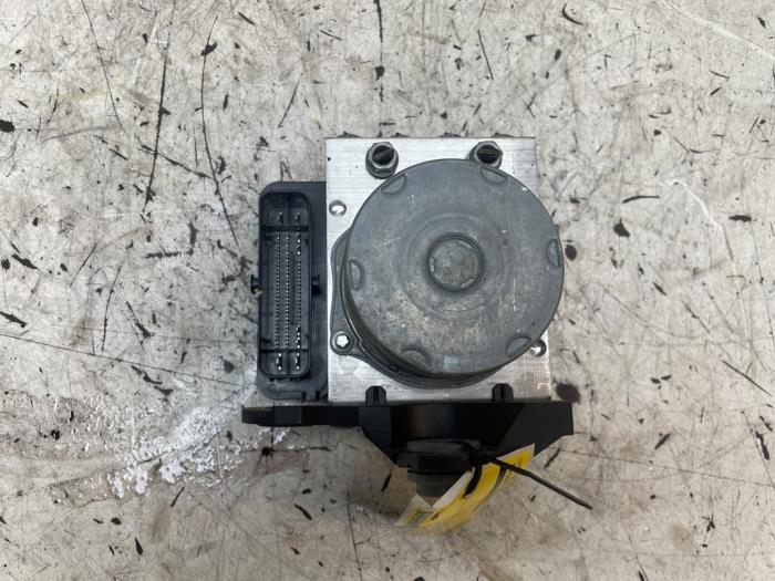 Begagnade ABS-pump Volkswagen Polo VI (AW1) 1.0 MPI 12V Pris på förfrågan erbjuds av Autodemontage van de Laar