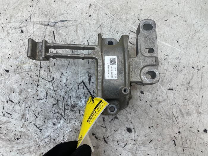 Used Engine mount Volkswagen Polo VI (AW1) 1.0 MPI 12V Price on request offered by Autodemontage van de Laar