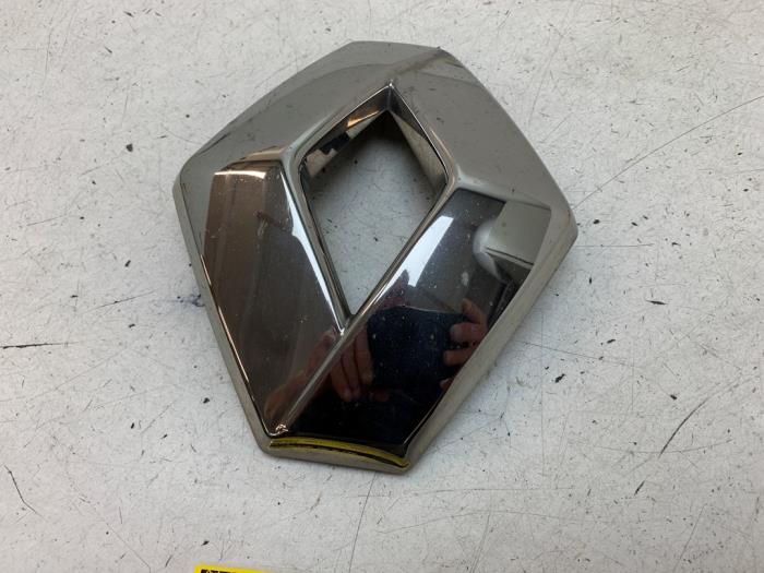 Używane Emblemat Renault Trafic (1FL/2FL/3FL/4FL) 2.0 dCi 16V 145 Cena na żądanie oferowane przez Autodemontage van de Laar
