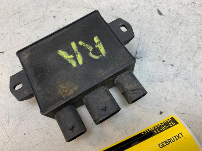 Usagé Module PDC Landrover Range Rover Velar (LY) 2.0 16V P300 AWD Prix sur demande proposé par Autodemontage van de Laar