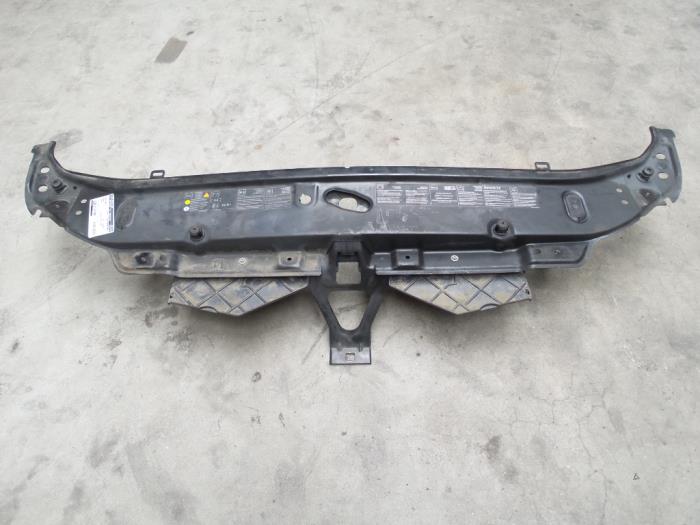 Używane Panel przedni Renault Laguna II (BG) 1.9 dCi 110 Cena € 60,00 Procedura marży oferowane przez Autodemontage van de Laar