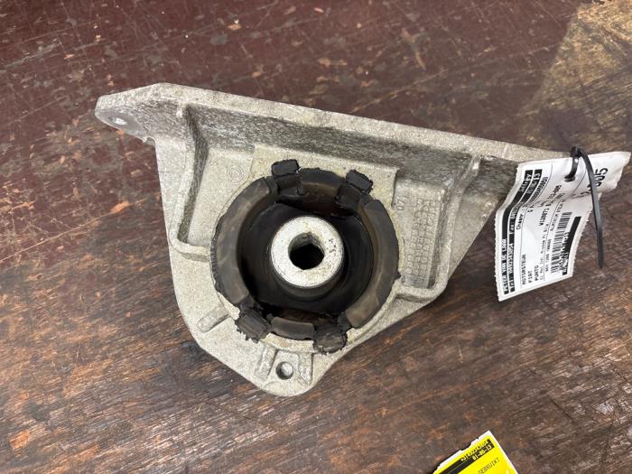 Usagé Support moteur Fiat Punto II (188) 1.2 16V Prix € 25,00 Règlement à la marge proposé par Autodemontage van de Laar