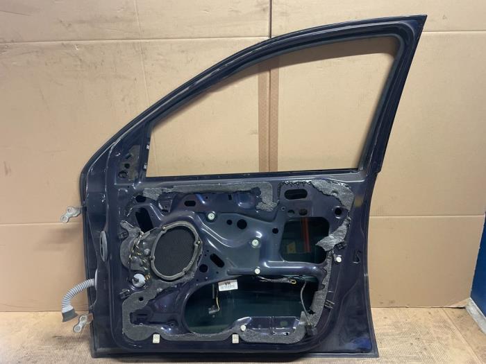 Front door 4-door, right from a Ford Focus 1 Wagon 1.6 16V 2001