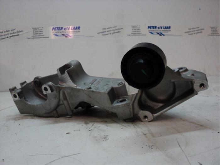 Used Engine mount Renault Master III (EV/HV/UV/VA/VB/VD/VF/VG/VJ) 2.3 dCi 125 16V FWD Price € 40,00 Margin scheme offered by Autodemontage van de Laar