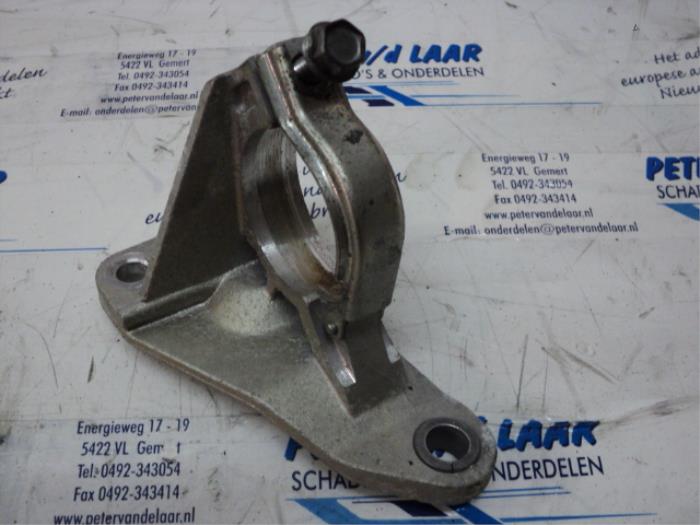 Used Engine mount Renault Clio III (BR/CR) 1.5 dCi 105 Price € 25,00 Margin scheme offered by Autodemontage van de Laar