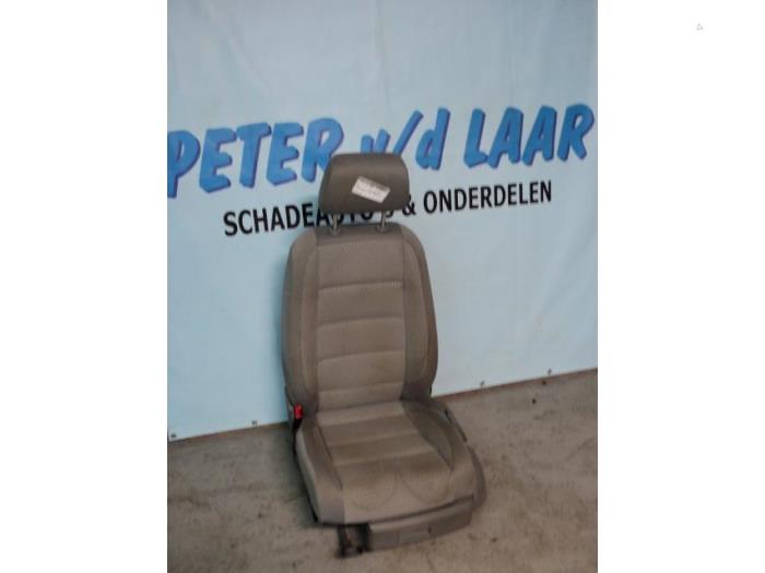 Fotel lewy z Volkswagen Touran (1T1/T2) 2.0 TDI 16V 140 2004