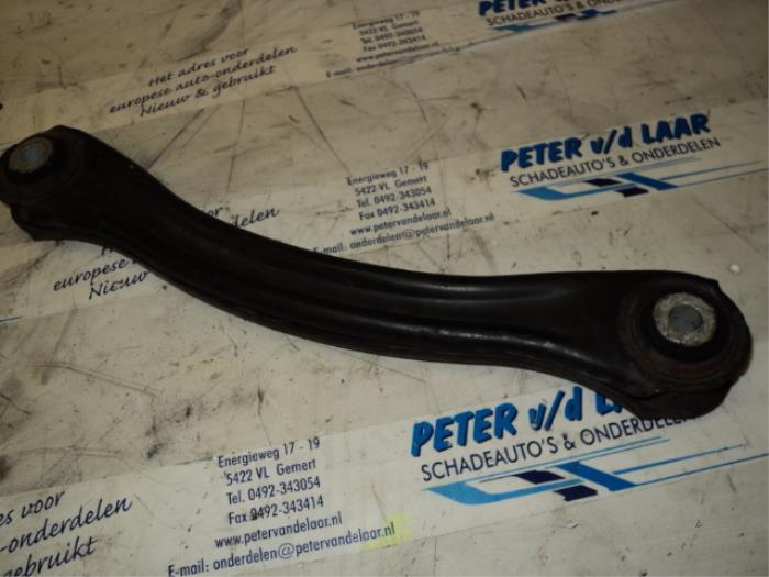 Rear wishbone, left from a Mercedes-Benz C (W203) 2.2 C-200 CDI 16V 2002