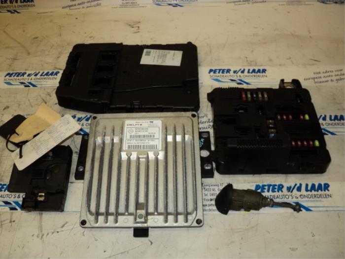 Used Engine management computer Renault Megane II Grandtour (KM) 1.5 dCi 85 Price € 300,00 Margin scheme offered by Autodemontage van de Laar