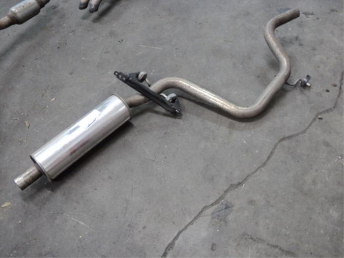 Exhaust middle silencer from a Volkswagen Jetta III (1K2) 1.9 TDI 2006
