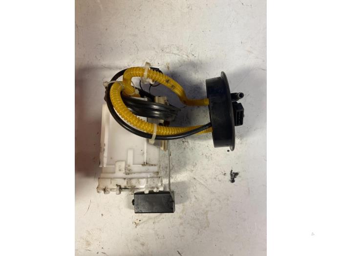Usagé Pompe essence Volkswagen Polo III (6N1) 1.3i 55 Prix € 35,00 Règlement à la marge proposé par Autodemontage van de Laar