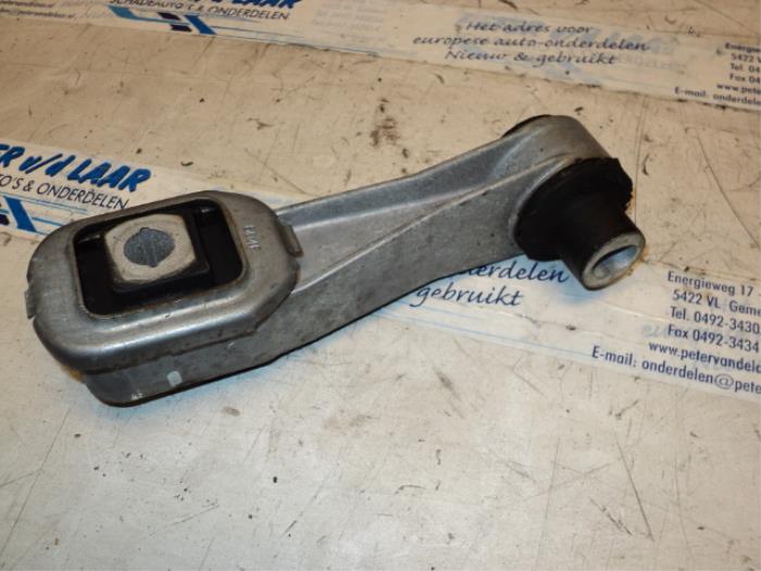 Used Engine mount Renault Clio III (BR/CR) 1.5 dCi 85 Price € 30,00 Margin scheme offered by Autodemontage van de Laar