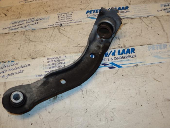 Used Engine mount Renault Clio III (BR/CR) 1.5 dCi 85 Price € 30,00 Margin scheme offered by Autodemontage van de Laar