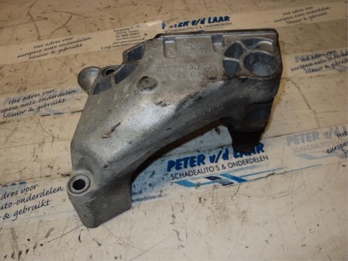 Usagé Support moteur Volkswagen Transporter T5 1.9 TDi Prix € 30,00 Règlement à la marge proposé par Autodemontage van de Laar