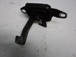 Used Bonnet lock mechanism Renault Scénic I (JA) 1.9 dTi Price € 15,00 Margin scheme offered by Autodemontage van de Laar