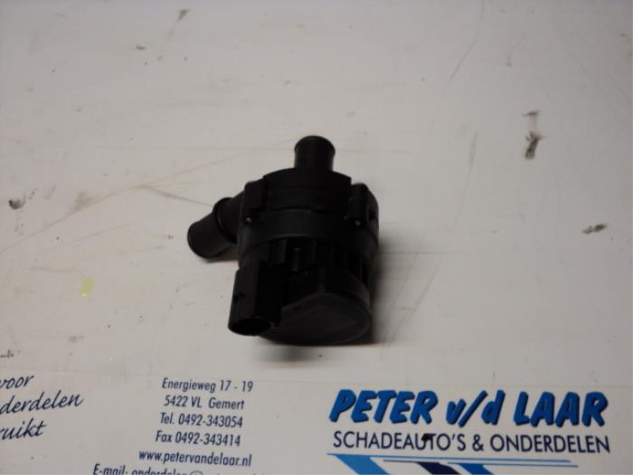 Usagé Pompe à eau Renault Master III (EV/HV/UV/VA/VB/VD/VF/VG/VJ) 2.3 dCi 150 16V FWD Prix € 40,00 Règlement à la marge proposé par Autodemontage van de Laar