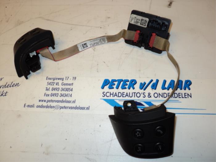 Steering wheel mounted radio control from a Volkswagen Touran (1T1/T2) 1.4 16V TSI 140 2006