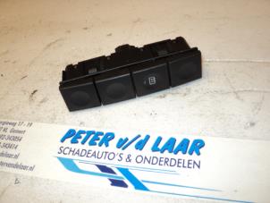 Usados Interruptor de calefactor luneta Ford Fiesta 5 (JD/JH) 1.3 Precio € 20,00 Norma de margen ofrecido por Autodemontage van de Laar