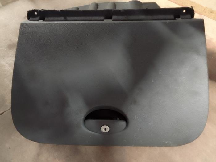 Begagnade Handskfack Citroen C5 I Break (DE) 2.0 16V Pris € 20,00 Marginaltabell erbjuds av Autodemontage van de Laar