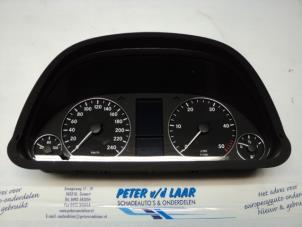 Używane Licznik kilometrów KM Mercedes A (W169) 2.0 A-180 CDI 16V Cena € 40,00 Procedura marży oferowane przez Autodemontage van de Laar