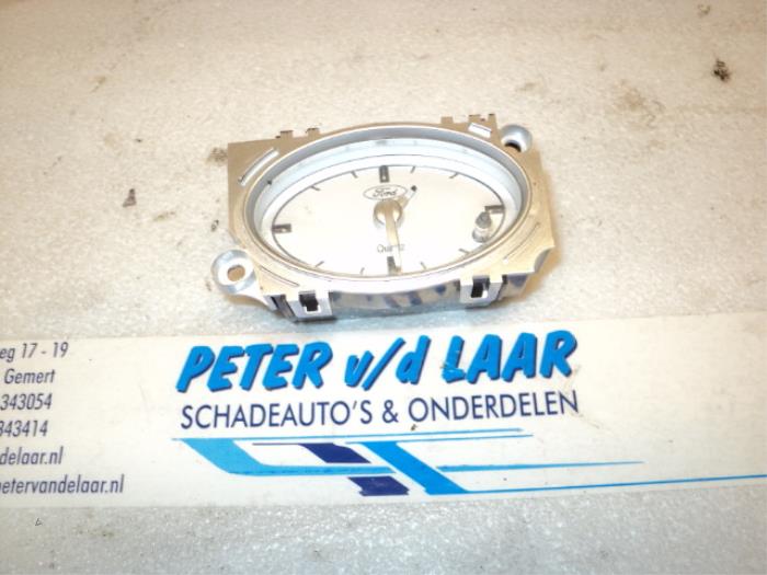 Begagnade Klocka Ford Mondeo III Wagon 1.8 16V Pris € 20,00 Marginaltabell erbjuds av Autodemontage van de Laar