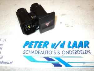 Usados Interruptor de luz de pánico Ford Mondeo III Wagon 1.8 16V Precio € 15,00 Norma de margen ofrecido por Autodemontage van de Laar
