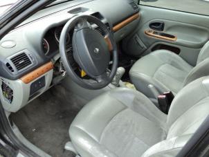 Used Gear stick Renault Clio II (BB/CB) 1.6 16V Price € 60,00 Margin scheme offered by Autodemontage van de Laar