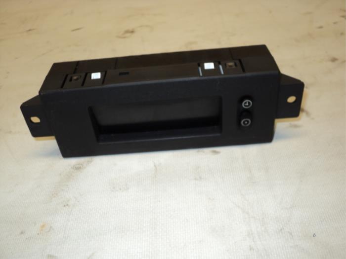 Begagnade Innerdisplay Opel Meriva (A) 1.7 CDTI 16V Pris € 20,00 Marginaltabell erbjuds av Autodemontage van de Laar