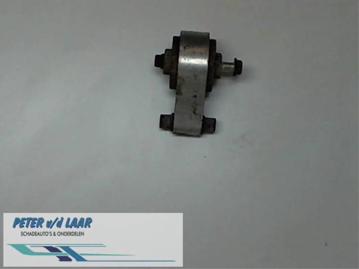 Used Engine mount Renault Master II (JD) 2.5 dCi 16V 100 Price € 30,00 Margin scheme offered by Autodemontage van de Laar