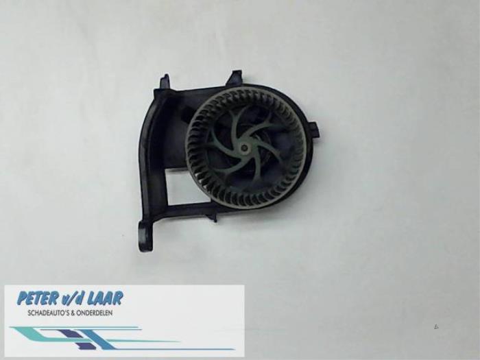 Heating and ventilation fan motor from a Renault Clio II (BB/CB) 1.6 1999