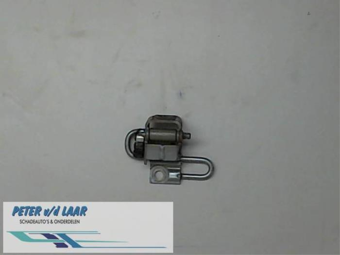 Front door hinge, right from a Volkswagen Polo IV (9N1/2/3) 1.4 16V 2002