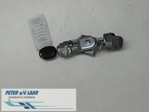 Used Ignition lock + key Ford Focus 2 1.6 16V Price € 60,00 Margin scheme offered by Autodemontage van de Laar